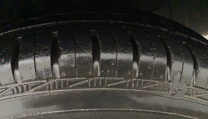 2010 Hyundai i10 MAGNA 1.2, Petrol, Manual, 62,452 km, Left Front Tyre Tread