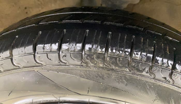 2014 Maruti Alto 800 LXI, Petrol, Manual, 76,062 km, Right Front Tyre Tread