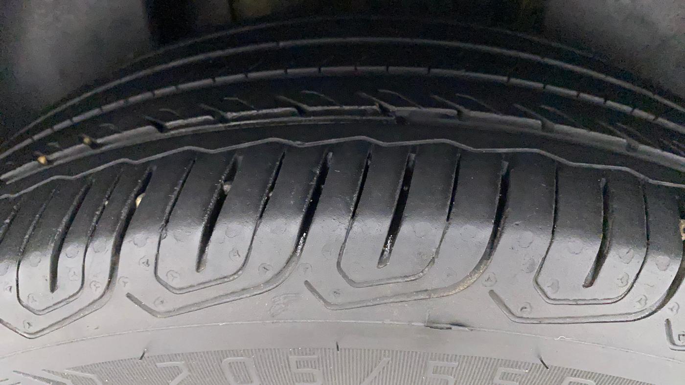 2022 Volkswagen VIRTUS TOPLINE TSI 1.0 AT, Petrol, Automatic, 13,438 km, Right Rear Tyre Tread