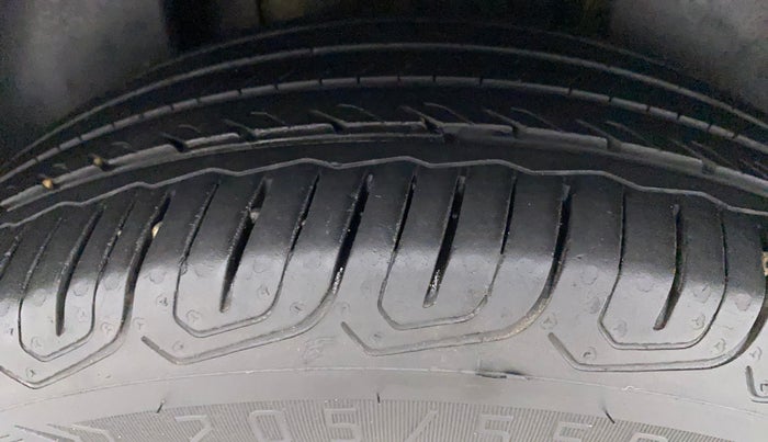 2022 Volkswagen VIRTUS TOPLINE TSI 1.0 AT, Petrol, Automatic, 13,438 km, Right Rear Tyre Tread