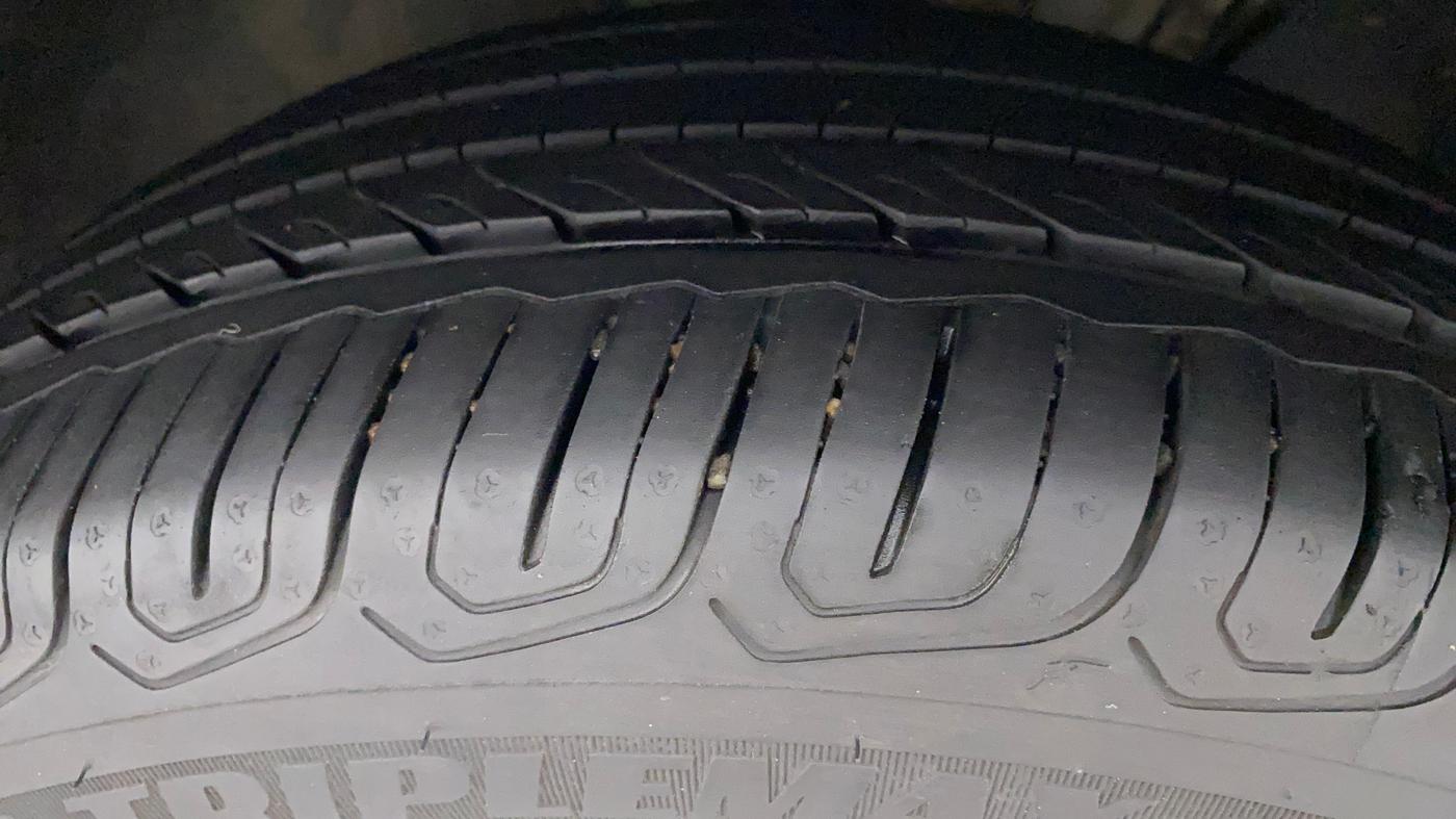 2022 Volkswagen VIRTUS TOPLINE TSI 1.0 AT, Petrol, Automatic, 13,438 km, Left Front Tyre Tread