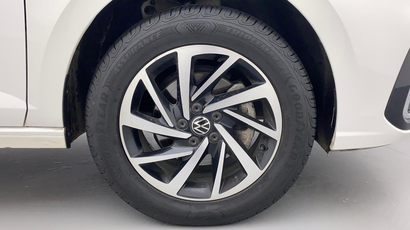 2022 Volkswagen VIRTUS TOPLINE TSI 1.0 AT, Petrol, Automatic, 13,438 km, Right Front Wheel