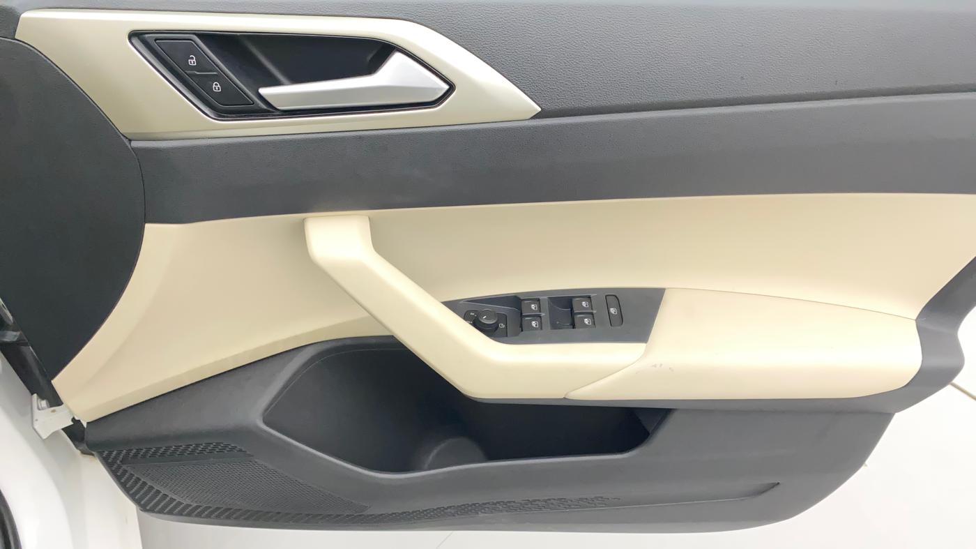 2022 Volkswagen VIRTUS TOPLINE TSI 1.0 AT, Petrol, Automatic, 13,438 km, Driver Side Door Panels Control