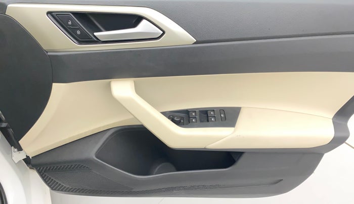 2022 Volkswagen VIRTUS TOPLINE TSI 1.0 AT, Petrol, Automatic, 13,438 km, Driver Side Door Panels Control