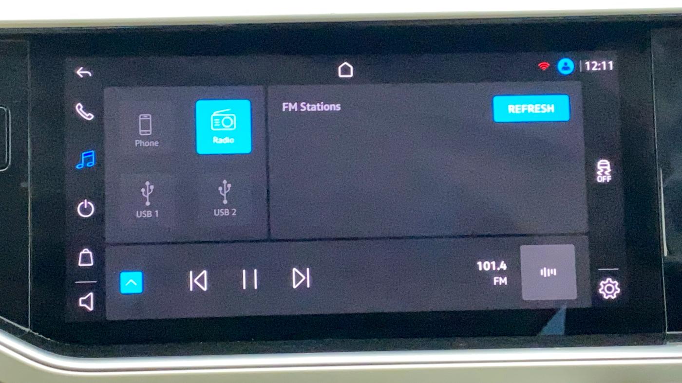 2022 Volkswagen VIRTUS TOPLINE TSI 1.0 AT, Petrol, Automatic, 13,438 km, Infotainment System