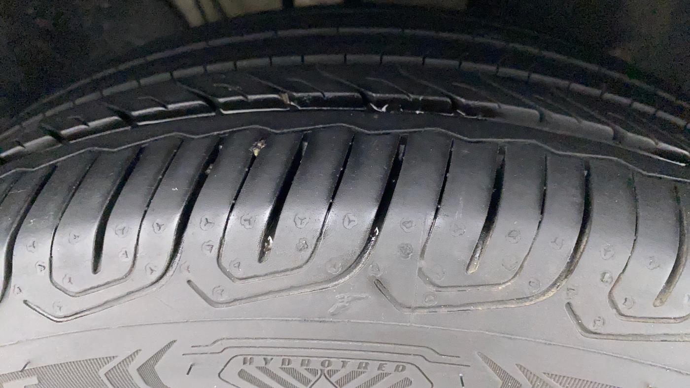 2022 Volkswagen VIRTUS TOPLINE TSI 1.0 AT, Petrol, Automatic, 13,438 km, Right Front Tyre Tread