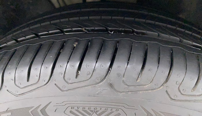 2022 Volkswagen VIRTUS TOPLINE TSI 1.0 AT, Petrol, Automatic, 13,438 km, Right Front Tyre Tread