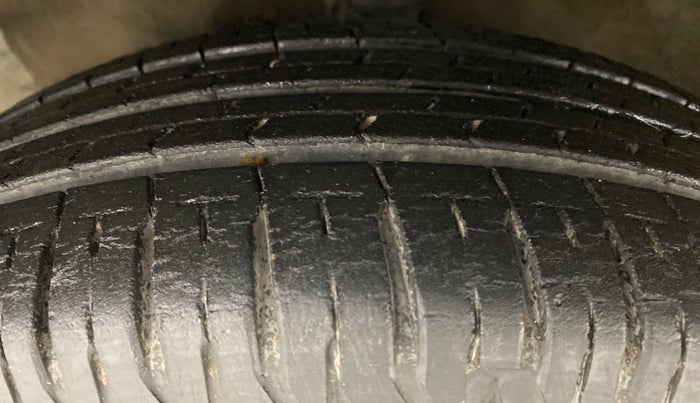 2010 Hyundai Santro Xing GL, Petrol, Manual, 46,756 km, Left Front Tyre Tread