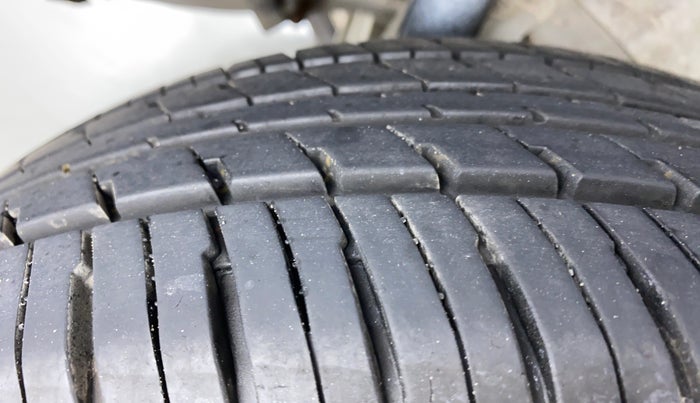 2014 Maruti Wagon R Stingray VXI, Petrol, Manual, 52,394 km, Right Rear Tyre Tread