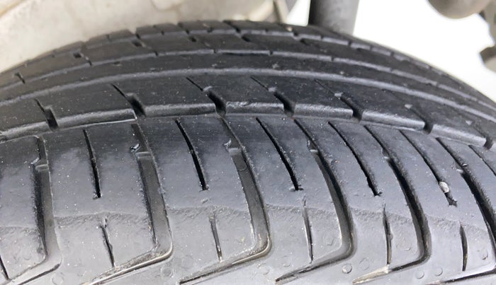 2014 Maruti Wagon R Stingray VXI, Petrol, Manual, 52,394 km, Left Rear Tyre Tread
