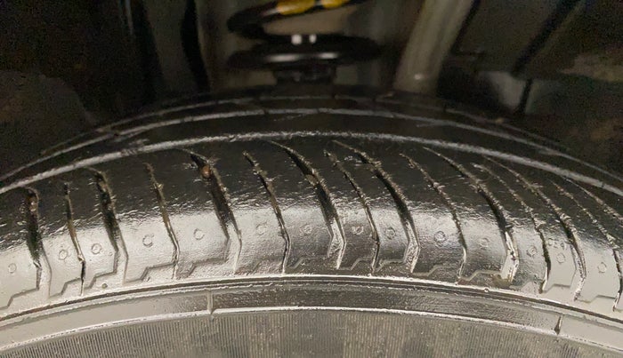 2021 Nissan MAGNITE XE, Petrol, Manual, 46,045 km, Right Front Tyre Tread