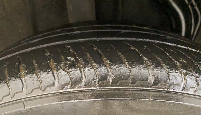 2021 Nissan MAGNITE XE, Petrol, Manual, 46,045 km, Right Rear Tyre Tread