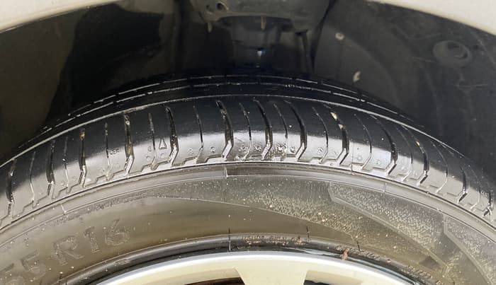 2024 Hyundai NEW I20 SPORTZ 1.2 IVT, Petrol, Automatic, 19,793 km, Right Front Tyre Tread