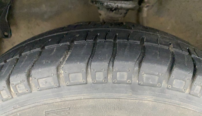 2016 Maruti Alto 800 VXI, Petrol, Manual, 35,325 km, Left Front Tyre Tread