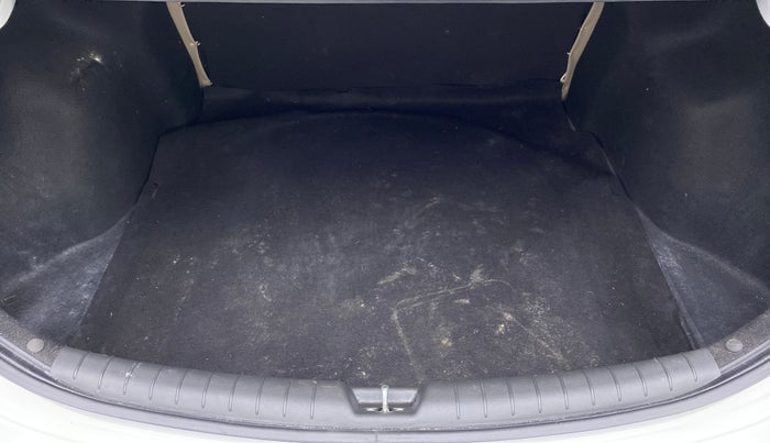 2021 Hyundai Verna SX DIESEL MT, Diesel, Manual, 51,165 km, Boot Inside