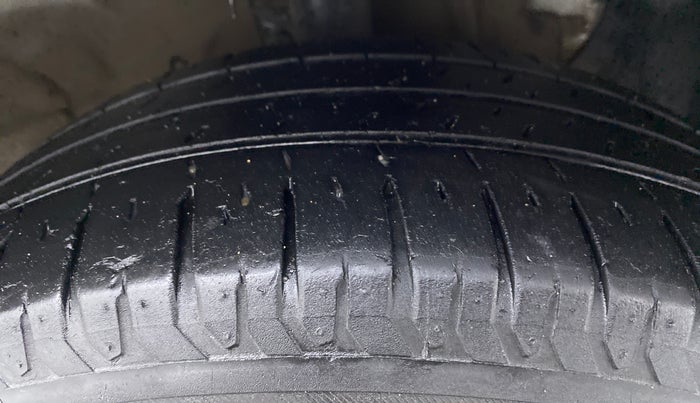 2021 Hyundai Verna SX DIESEL MT, Diesel, Manual, 51,165 km, Right Front Tyre Tread