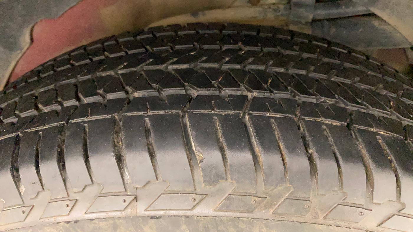 2014 Mahindra XUV500 W6, Diesel, Manual, 68,310 km, Left Rear Tyre Tread