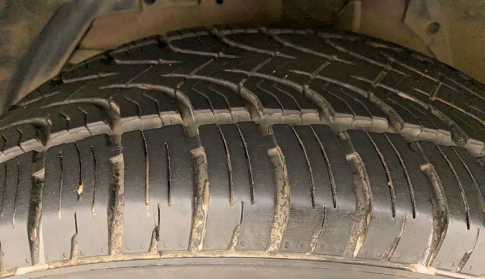 2014 Mahindra XUV500 W6, Diesel, Manual, 68,310 km, Left Front Tyre Tread
