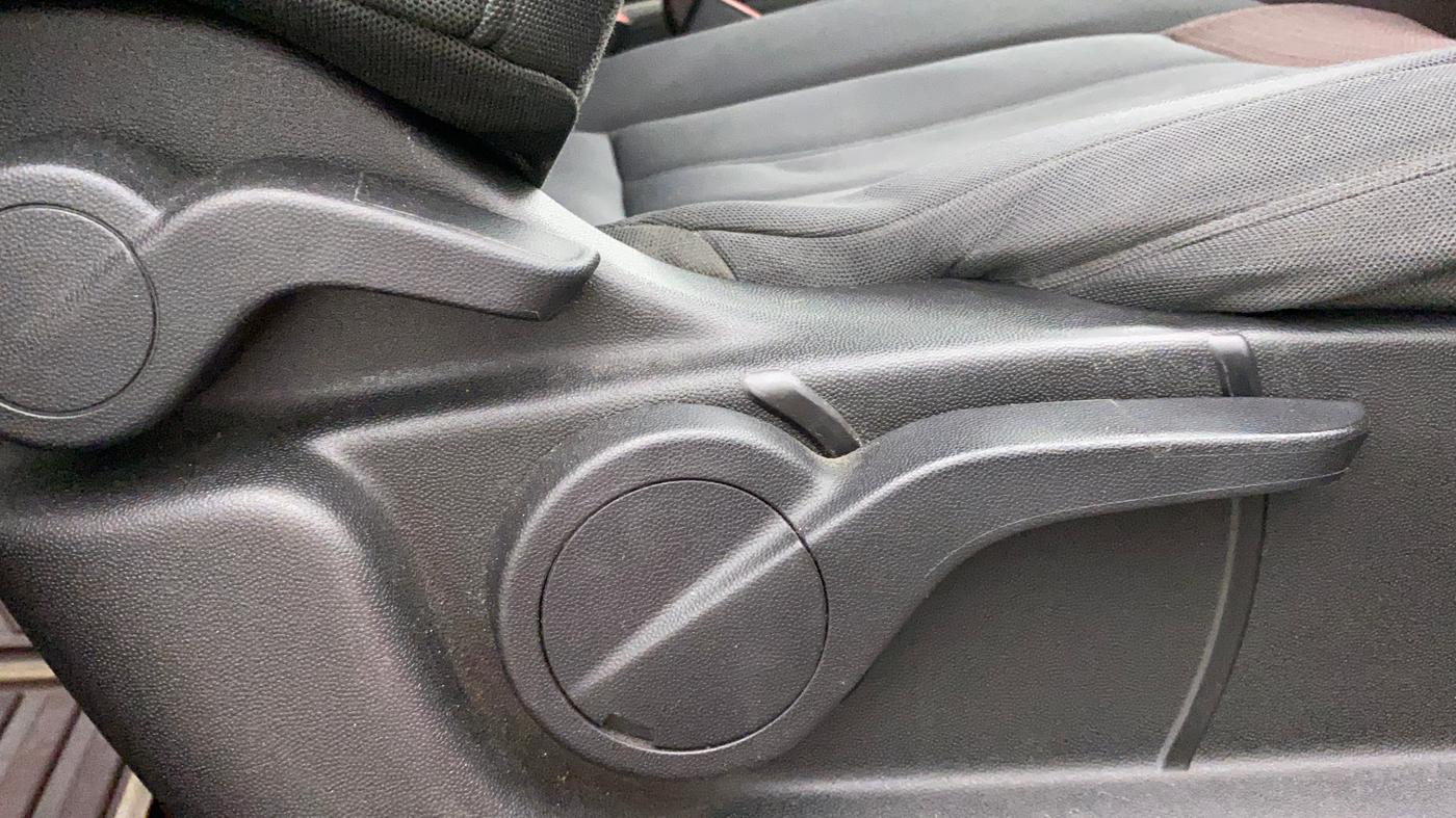 2014 Mahindra XUV500 W6, Diesel, Manual, 68,310 km, Driver Side Adjustment Panel