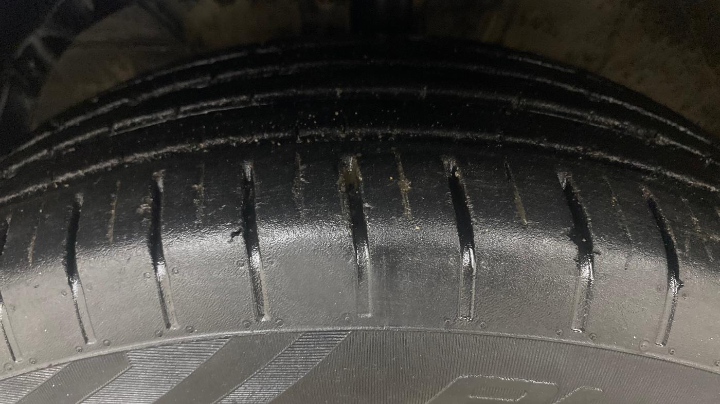 2018 Maruti Swift ZXI AMT, Petrol, Automatic, 90,923 km, Left Front Tyre Tread