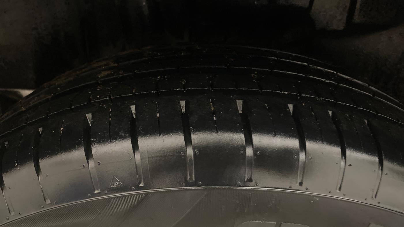 2018 Maruti Swift ZXI AMT, Petrol, Automatic, 90,923 km, Right Rear Tyre Tread