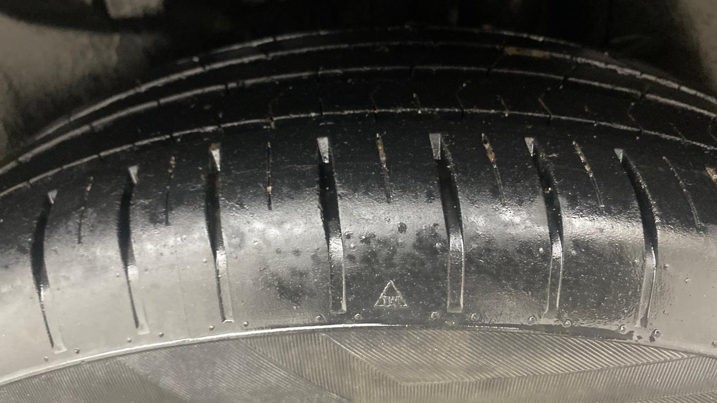 2018 Maruti Swift ZXI AMT, Petrol, Automatic, 90,923 km, Left Rear Tyre Tread