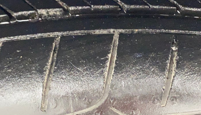 2017 Maruti Swift ZXI, Petrol, Manual, 57,423 km, Left Front Tyre Tread