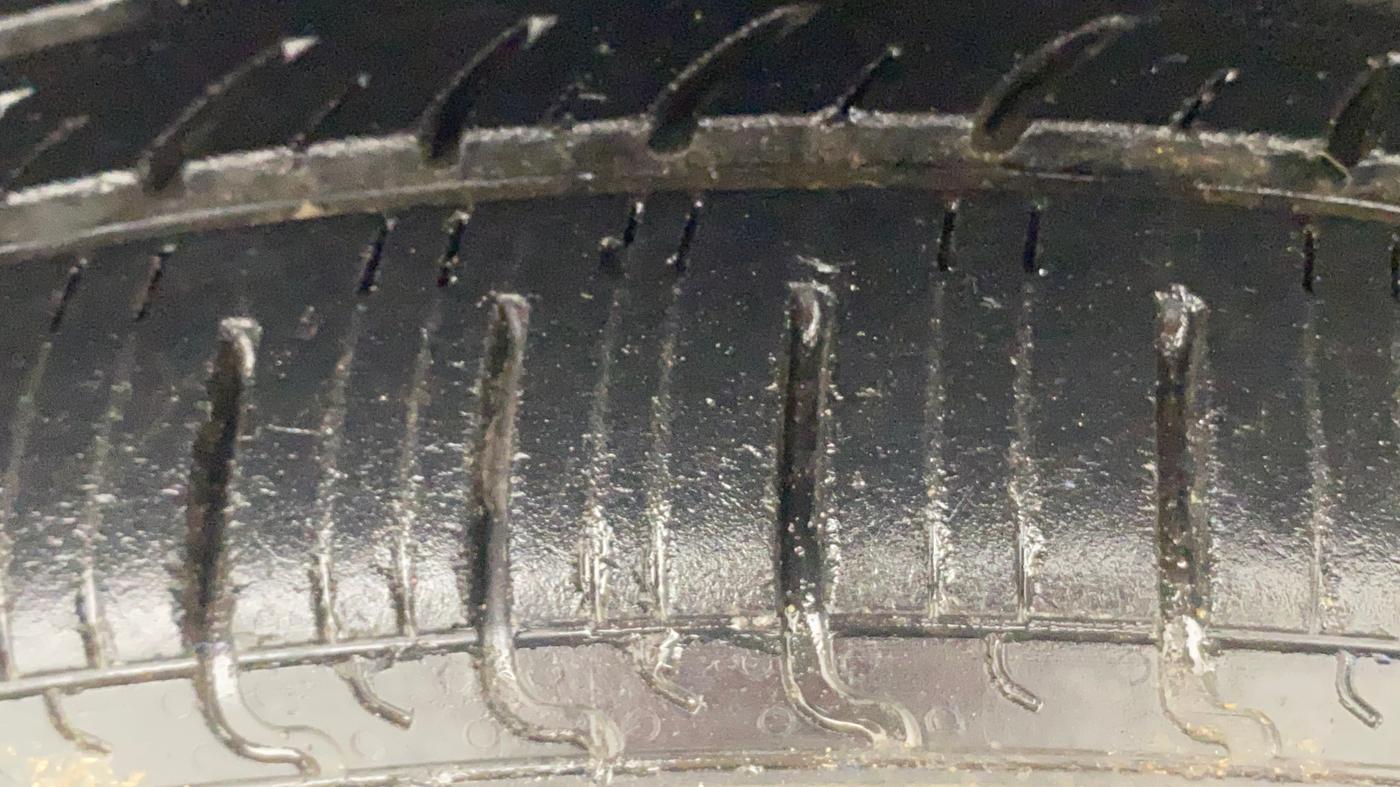 2017 Maruti Swift ZXI, Petrol, Manual, 57,464 km, Right Front Tyre Tread
