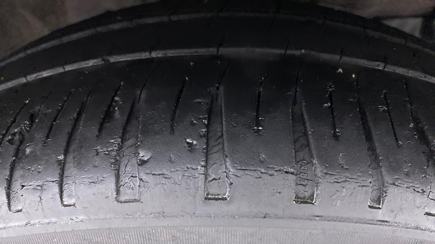 2017 Honda Jazz 1.2 V MT, Petrol, Manual, 61,383 km, Right Front Tyre Tread