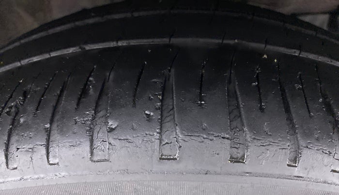 2017 Honda Jazz 1.2 V MT, Petrol, Manual, 61,383 km, Right Front Tyre Tread