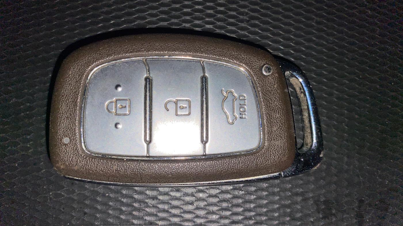 2022 Hyundai AURA SX 1.2, Petrol, Manual, 20,194 km, Key Close Up