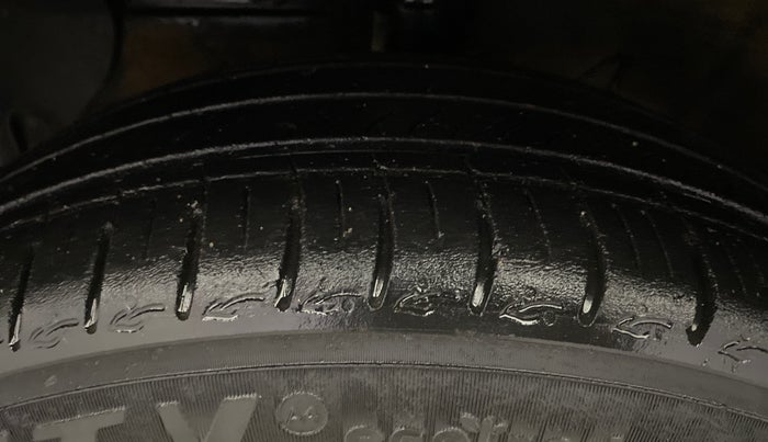 2022 Hyundai AURA SX 1.2, Petrol, Manual, 20,194 km, Left Front Tyre Tread