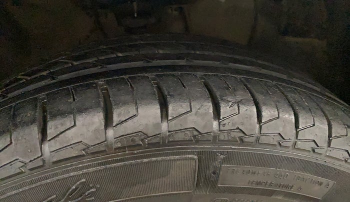 2016 Hyundai Elite i20 ASTA 1.2 (O), Petrol, Manual, 69,350 km, Right Front Tyre Tread