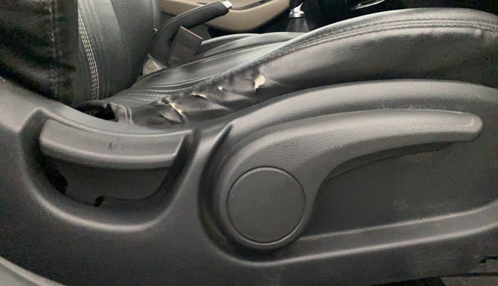 2016 Hyundai Elite i20 ASTA 1.2 (O), Petrol, Manual, 69,350 km, Driver Side Adjustment Panel