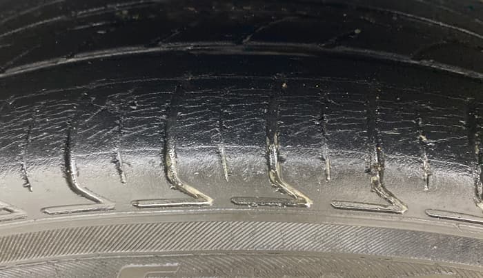 2014 Hyundai Xcent SX 1.2 (O), Petrol, Manual, 95,557 km, Left Front Tyre Tread