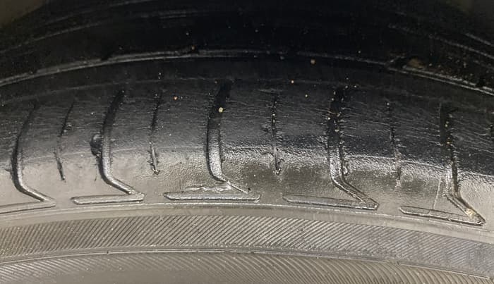 2014 Hyundai Xcent SX 1.2 (O), Petrol, Manual, 95,557 km, Right Front Tyre Tread