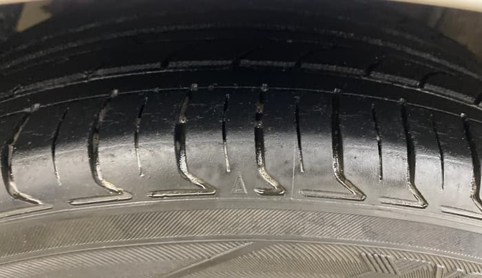 2014 Hyundai Xcent SX 1.2 (O), Petrol, Manual, 95,557 km, Right Rear Tyre Tread