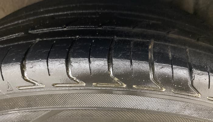 2014 Hyundai Xcent SX 1.2 (O), Petrol, Manual, 95,557 km, Left Rear Tyre Tread