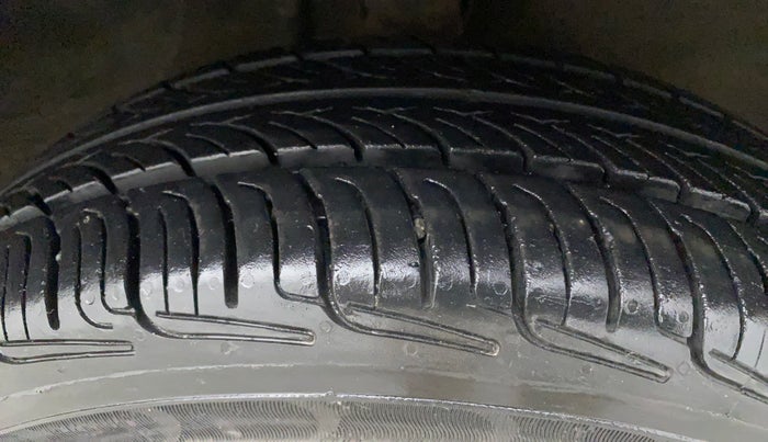 2010 Maruti Zen Estilo LXI, Petrol, Manual, 29,149 km, Right Front Tyre Tread