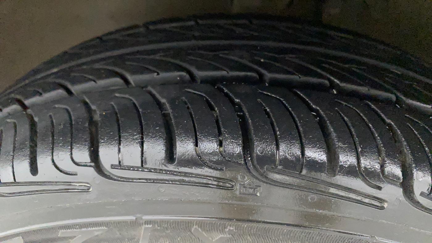 2010 Maruti Zen Estilo LXI, Petrol, Manual, 29,149 km, Left Front Tyre Tread