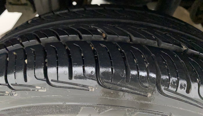 2010 Maruti Zen Estilo LXI, Petrol, Manual, 29,149 km, Right Rear Tyre Tread