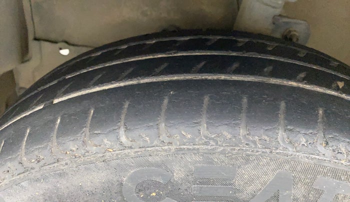 2012 Maruti A Star VXI (ABS) AT, Petrol, Automatic, 64,108 km, Left Front Tyre Tread