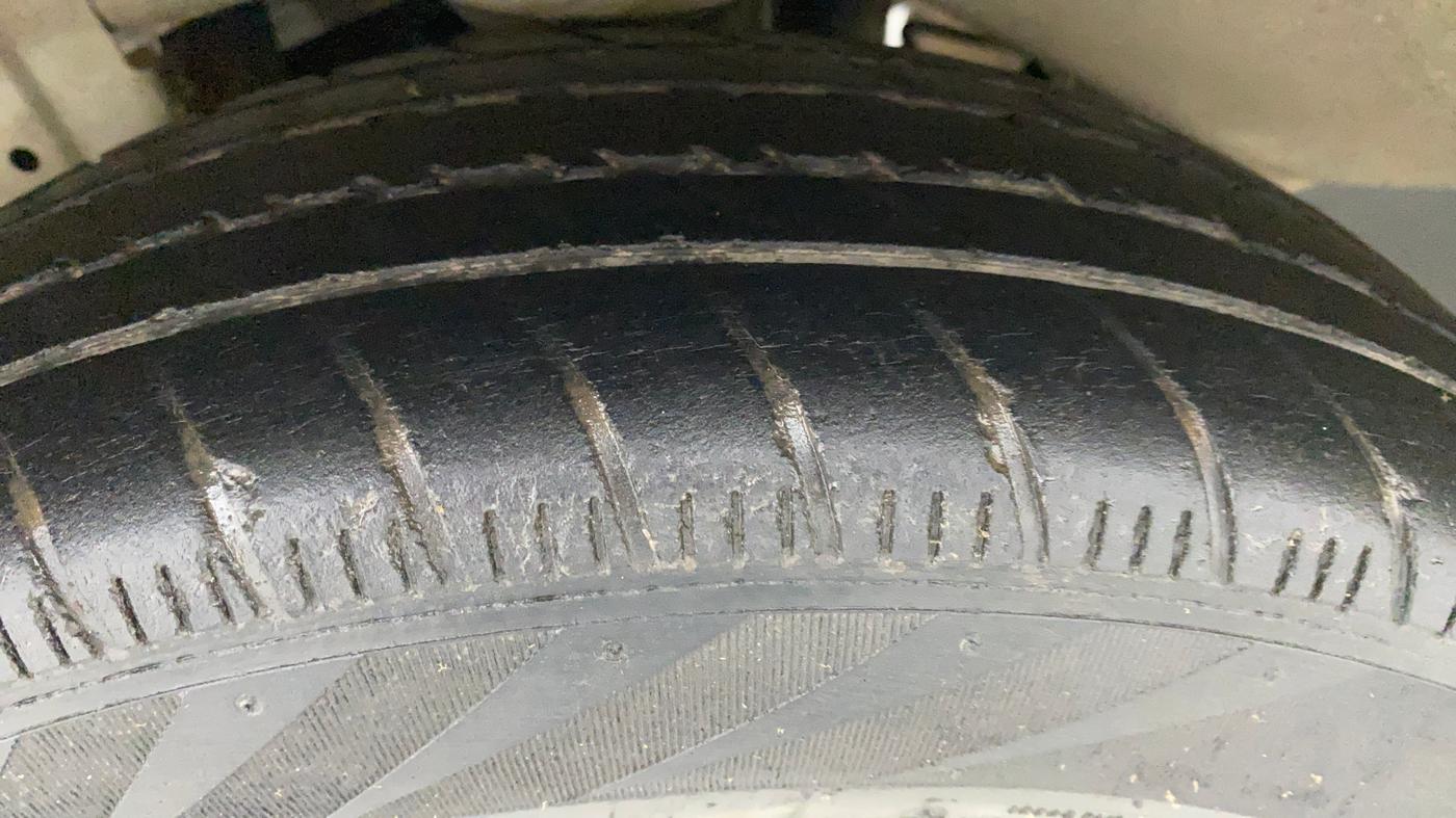 2012 Maruti A Star VXI (ABS) AT, Petrol, Automatic, 64,108 km, Right Rear Tyre Tread