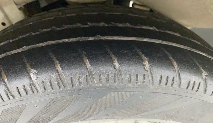 2012 Maruti A Star VXI (ABS) AT, Petrol, Automatic, 64,108 km, Right Rear Tyre Tread