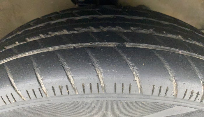 2012 Maruti A Star VXI (ABS) AT, Petrol, Automatic, 64,108 km, Right Front Tyre Tread