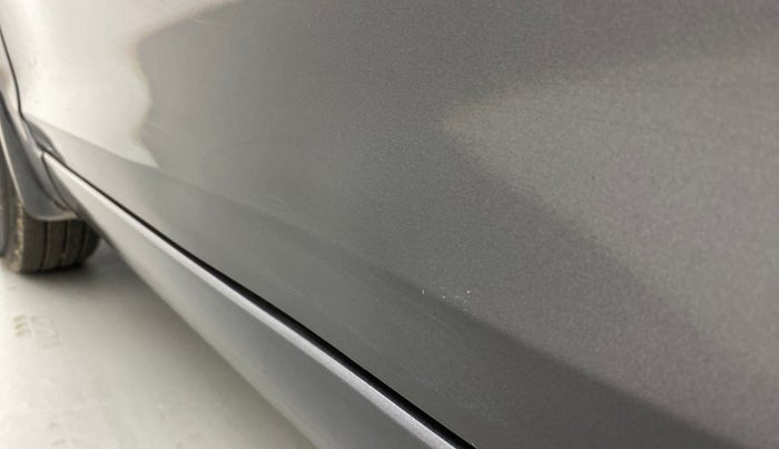 2016 Maruti Swift VXI, Petrol, Manual, 63,313 km, Front passenger door - Slightly dented