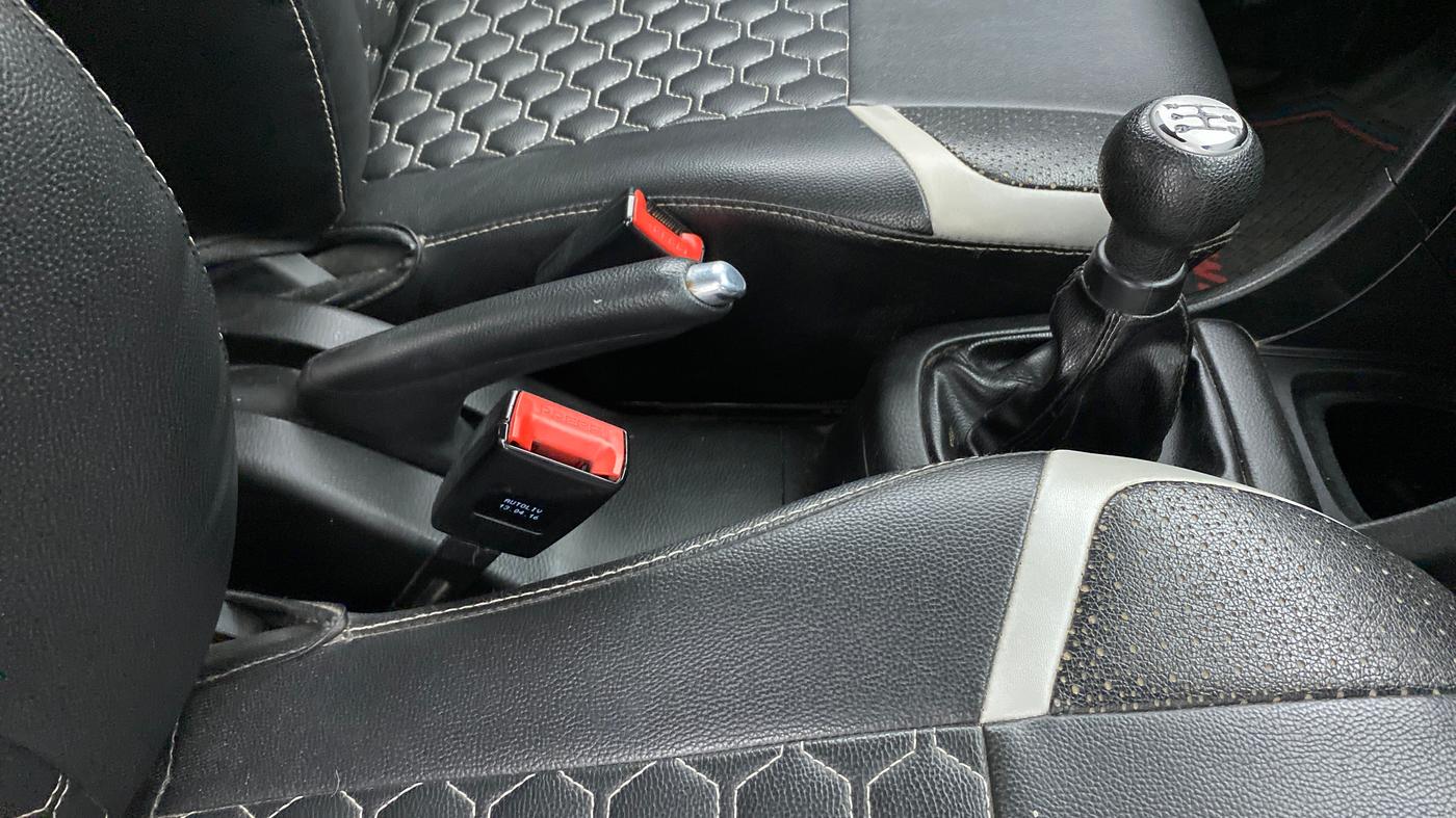 2016 Maruti Swift VXI, Petrol, Manual, 63,313 km, Gear Lever