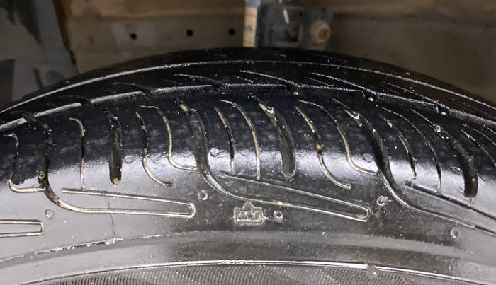 2016 Maruti Swift VXI, Petrol, Manual, 63,313 km, Left Front Tyre Tread