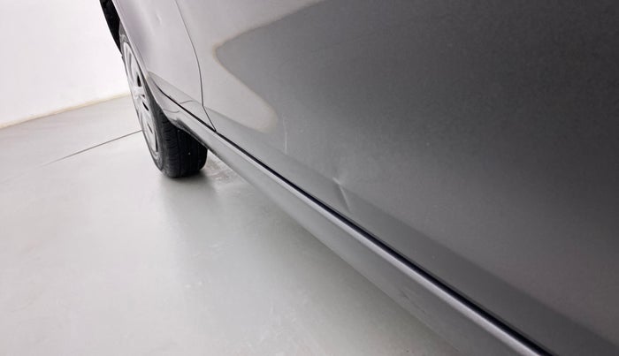 2016 Maruti Swift VXI, Petrol, Manual, 63,313 km, Driver-side door - Slightly dented