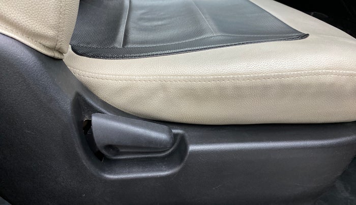 2016 Maruti Wagon R 1.0 VXI AMT, Petrol, Automatic, 79,277 km, Driver Side Adjustment Panel